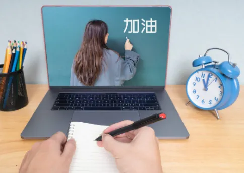 ����Ӣ��