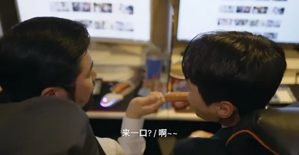 阿西美女室友竟然(真人恋爱互动游戏) 阿西美女室友竟然(真人恋爱互动游戏)